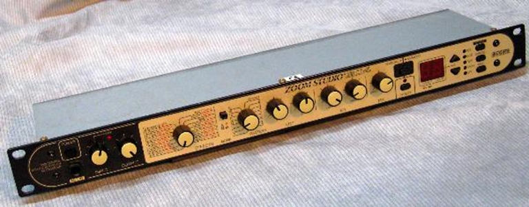 Picture of Zoom 1204 Multi-Effects Box