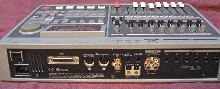 Picture of Roland VS-880EX Workstation For REPAIR.