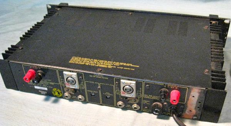 Picture of Yamaha P2050 Power Amplifier (sn 6673)