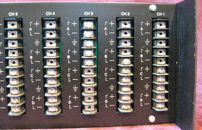 Picture of DBX 900 Frame with 903, 904 and 905 modules