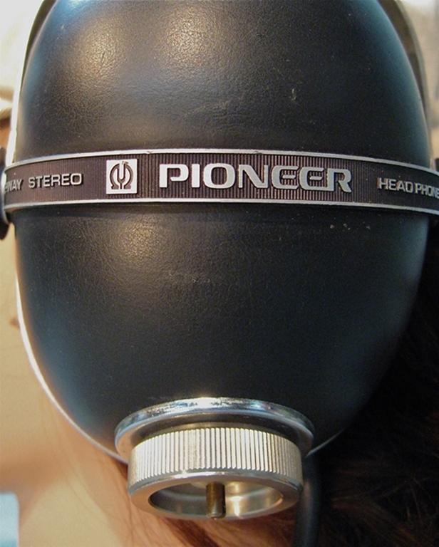 Picture of Pioneer SE-505 Stereo Headphones, 2/2