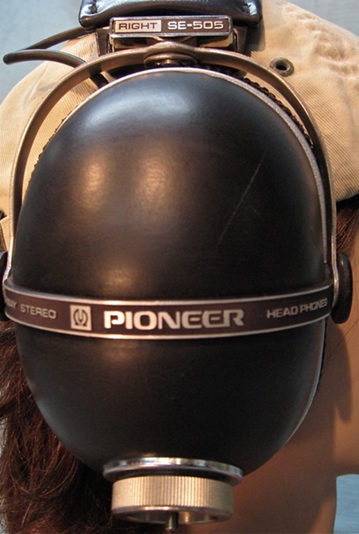 Picture of Pioneer SE-505 Stereo Headphones, 2/2
