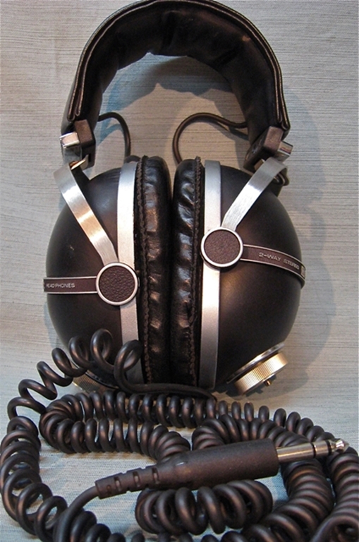 Picture of Pioneer SE-505 Stereo Headphones, 2/2