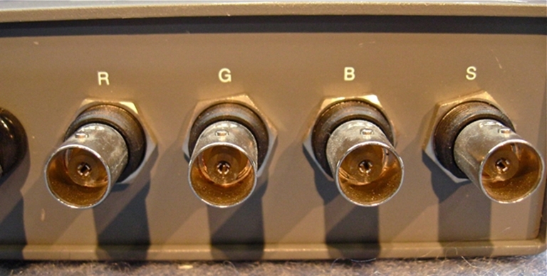 Picture of Extron RGB 118 9 Pin Analog to RGBs video