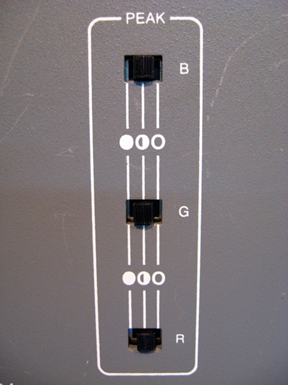 Picture of Extron RGB 118 9 Pin Analog to RGBs video