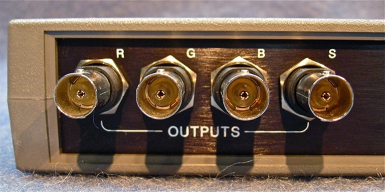 Picture of Extron RGB 116 9 Pin Analog to RGBs video