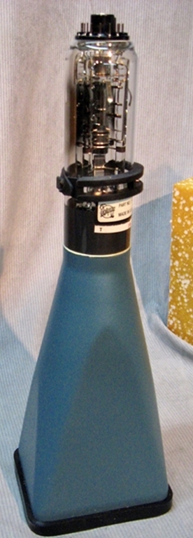 Picture of Tektronix 154-0525-10, CRT, NOS, original packing.