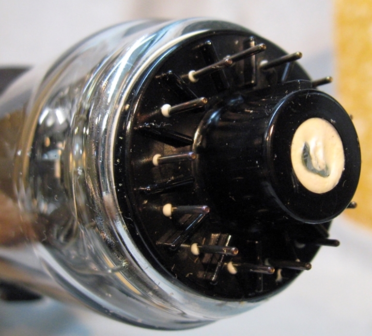 Picture of Tektronix 154-0525-10, CRT, NOS, original packing.