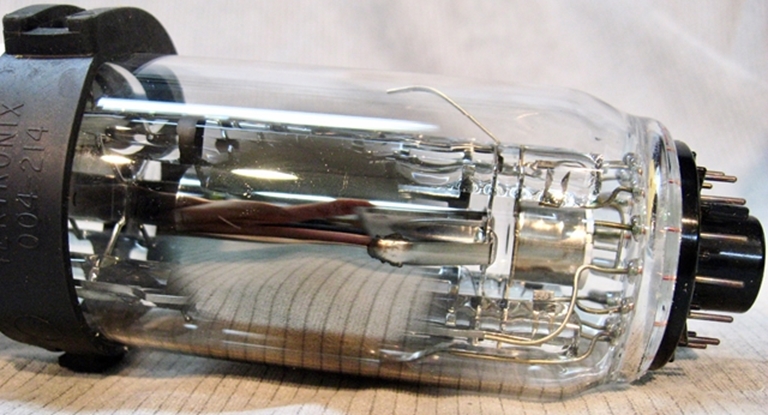 Picture of Tektronix 154-0525-10, CRT, NOS, original packing.