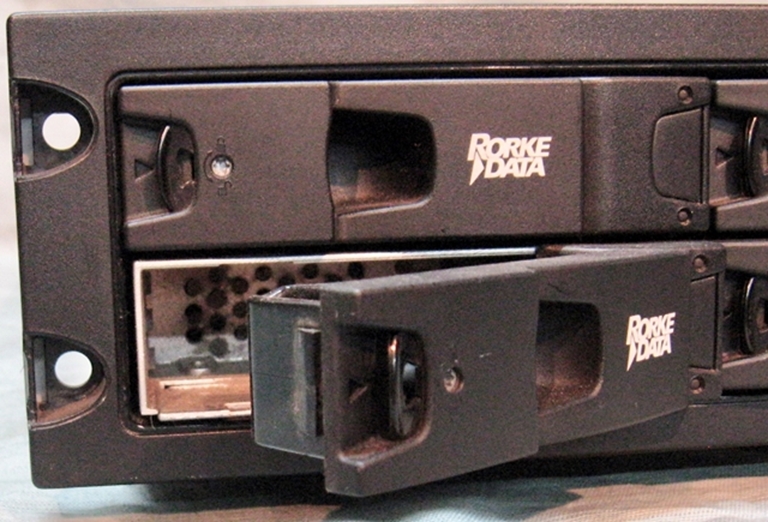 Picture of Rorke Data Media Dock Ultra 320 Frame w 8 removable drives