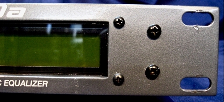 Picture of Peavy CEQ280a for PA or Instrument use.