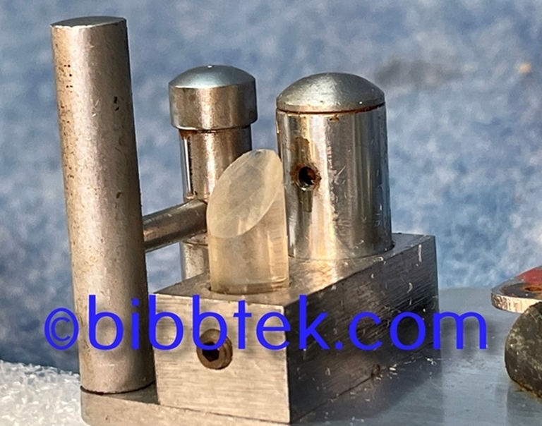 Picture of Crown International Tape deck Model LL822: 1/2 track mono Head assembly.