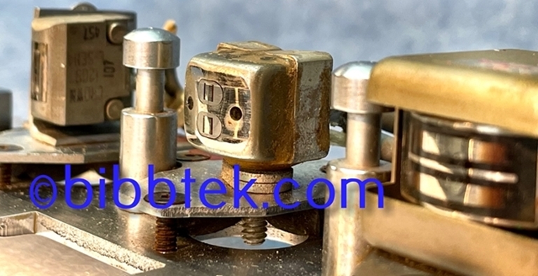 Picture of Crown International Tape deck Model LL802: 1/2 track Stereo Head assembly.