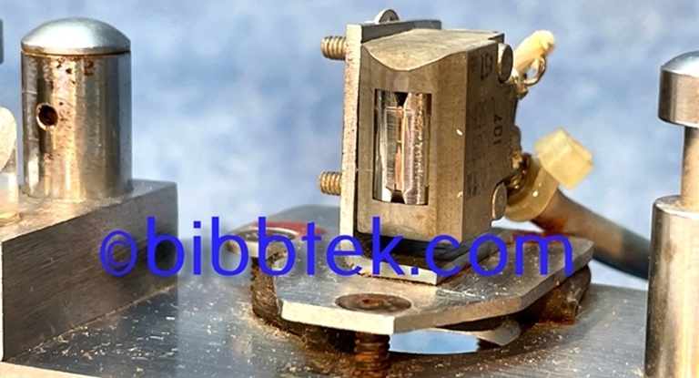 Picture of Crown International Tape deck Model LL802: 1/2 track Stereo Head assembly.