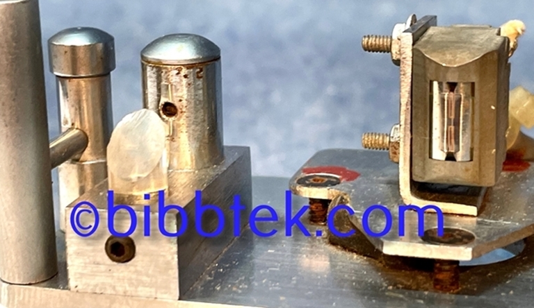 Picture of Crown International Tape deck Model LL802: 1/2 track Stereo Head assembly.