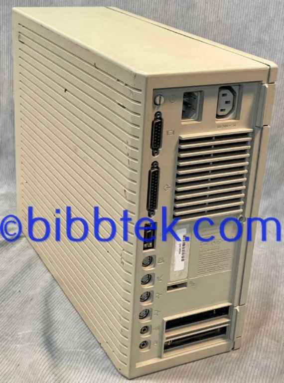 Picture of Apple mac Quadra 700 computer.