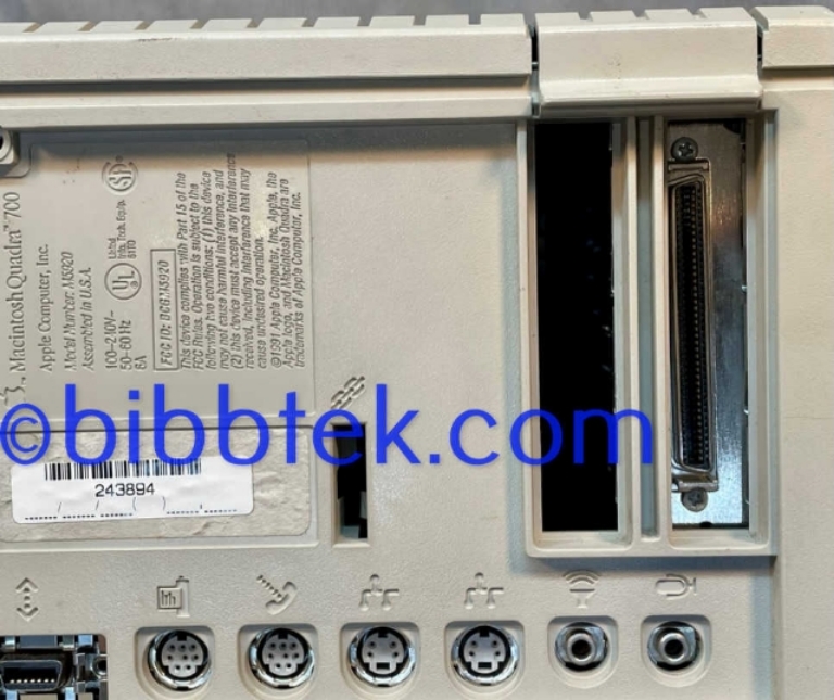 Picture of Apple mac Quadra 700 computer.