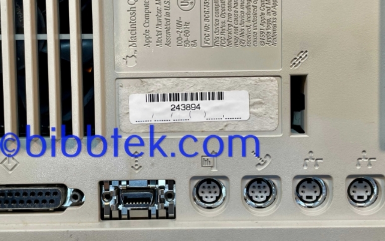 Picture of Apple mac Quadra 700 computer.