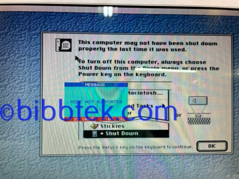 Picture of Apple mac Quadra 700 computer.